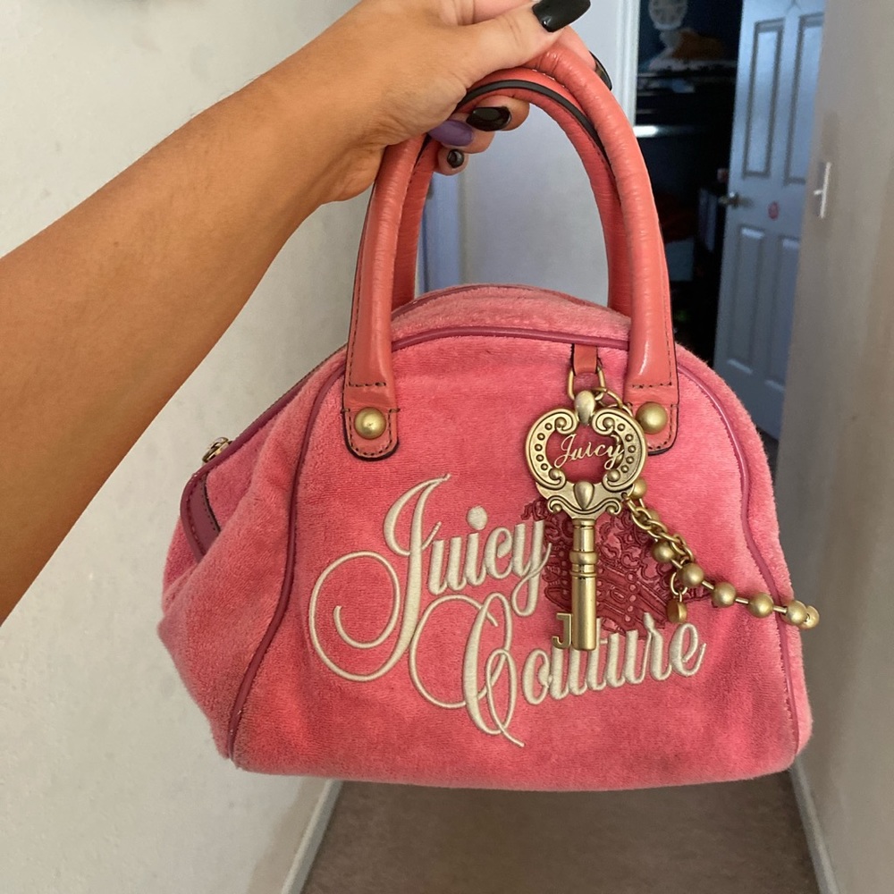 JUICY COURTURE BUBBLEGUM PURSE